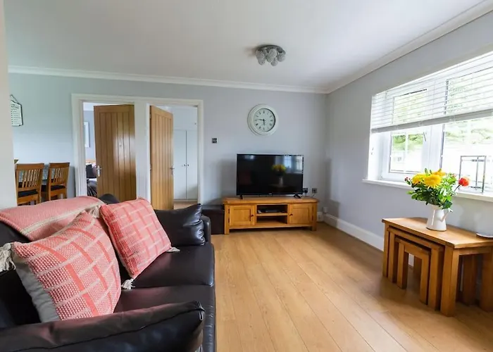 Immaculate Gower Getaway With Pool & Facilities