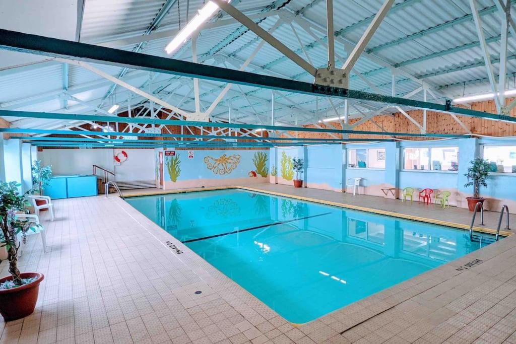 Immaculate Gower Getaway With Pool & Facilities Сasa de vacaciones